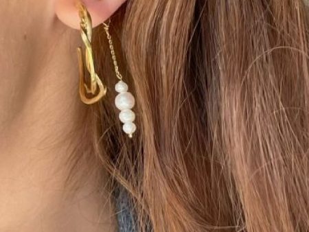 Stine A - Pearl Berries Behind Ear Earring 1310-02 - Goldenen on Sale